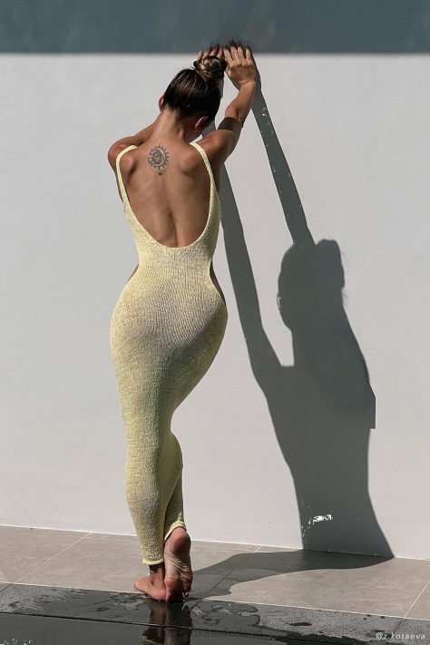 Meshki Shae gebreide midi-jurk met ronde hals kleding citroen XP0T189